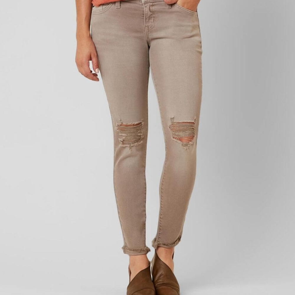 Low Rise Skinny Stretch Jean

Excellent Condition